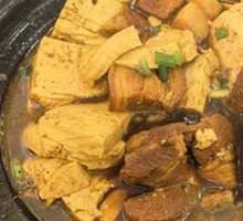Braised Pork and Tofu in Clay Pot