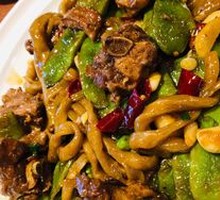 Pork Ribs with Green Beans and Wheat Rolls