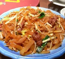 Stir-Fried Rice Noodles with Pork