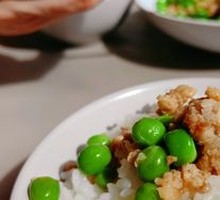 Stir-fried minced pork with peas
