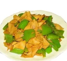 Stir-Fried Tofu Sheets with Green Peppers