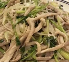 Stir-fried Pig's Trotter with Chinese Chives