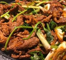 Beijing-style grilled lamb on a hot iron