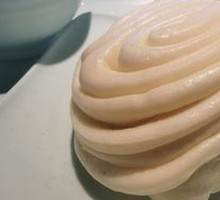 Flower-shaped steamed bun