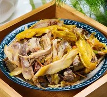 Tear-Split Spicy Pepper Chicken