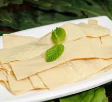 Oil-soaked tofu skin