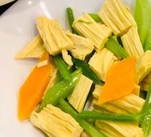 Celery with Yellow Skin Tofu Shreds