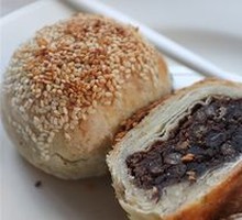 Red bean-filled flatbread