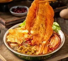 Fried Egg Snail Noodles