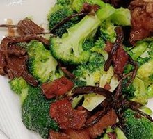 Braised Pork Elbow with Tea Tree Mushrooms