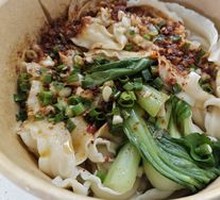 Classic Oil-Poured Noodles