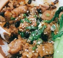 Steamed Spare Ribs with Black Bean Sauce in Clay Pot Rice