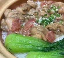 Braised Chicken with Mushrooms in Clay Pot Rice