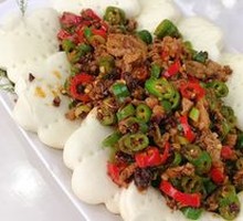 Beef Wrapped in Lotus Leaf Pancake