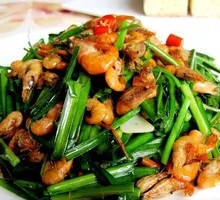 Stir-fried河虾 with leeks