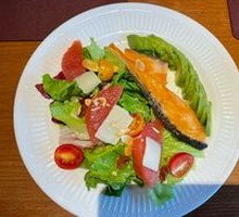 Grilled Salmon Salad