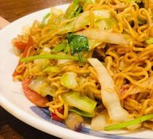 Xiao Xin Ge's Instant Noodles Stir-Fry
