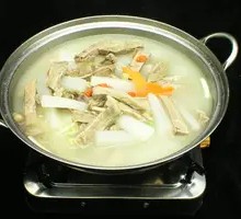 Braised Beef Ribs with Radish in Pot