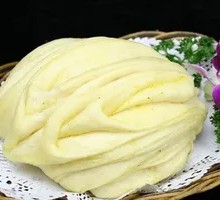 Flower-shaped steamed bun