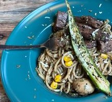 Black Pepper Beef Noodles