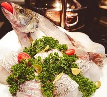 Fresh Seafood Arranged with Perch Blossom