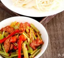 Stir-Fried Yellow Beef Noodles