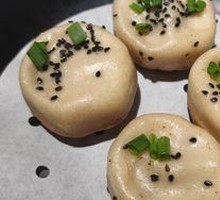 Shanghai Steamed Bun with Crispy Bottom