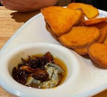 Steamed bun with stinky tofu