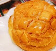 Traditional Pineapple Bun with Butter
