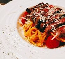 Pan-Seared Black Pepper Steak with Pasta