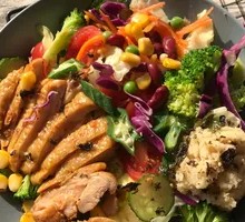 Grilled Chicken Leg with Mashed Potatoes Salad