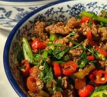 Stir-Fried Beef with Yellow Onion