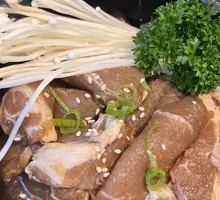 Colorful Pottery Honey-glazed Pork Tenderloin