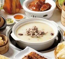 Classic Pig's Trotter Chicken Stew