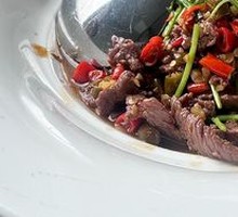 Stir-fried Yellow Beef with Camellia Oil