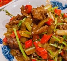 Stir-Fried Beef with Yellow Onion