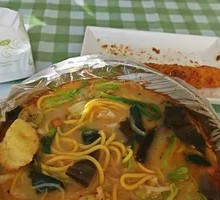 8 Vegetables, 2 Noodles, Old-Style Spicy Hot Pot