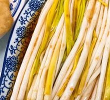 Stir-Fried Leek with Yellowed Leaves