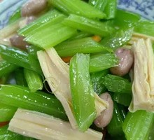 Celery with Yellow Skin Tofu Shreds