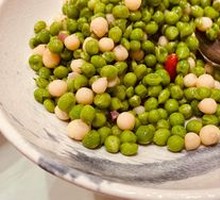 Sweet Pea Chicken with Ginkgo Nuts