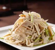 Stir-fried Scallion with Fish Balls