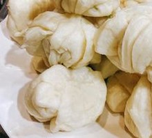 Flower-shaped steamed bun