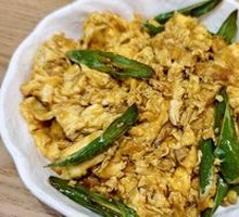 Stir-fried Eggs with Small Chilies