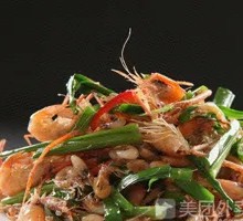 Stir-fried河虾 with leeks