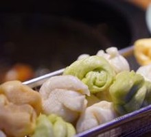 Flower-shaped steamed bun