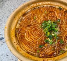 Braised Pork Rice Noodles in Clay Pot