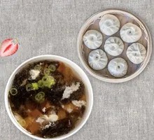 Steamed Pork and Vegetable Buns with Seaweed and Egg Soup