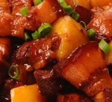 Braised Pork with Potatoes