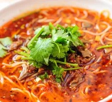 Sichuan-style Spicy Chicken Offal Noodle Soup