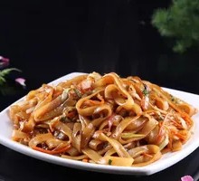 Stir-Fried Rice Noodles with Shredded Pork and Egg